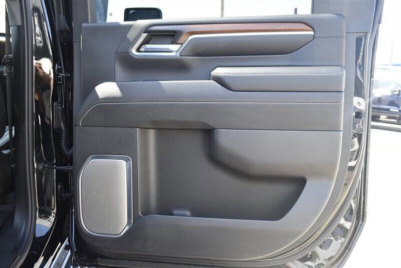 Used 2024 GMC Sierra 3500 Denali w/ Denali Reserve Package image 25