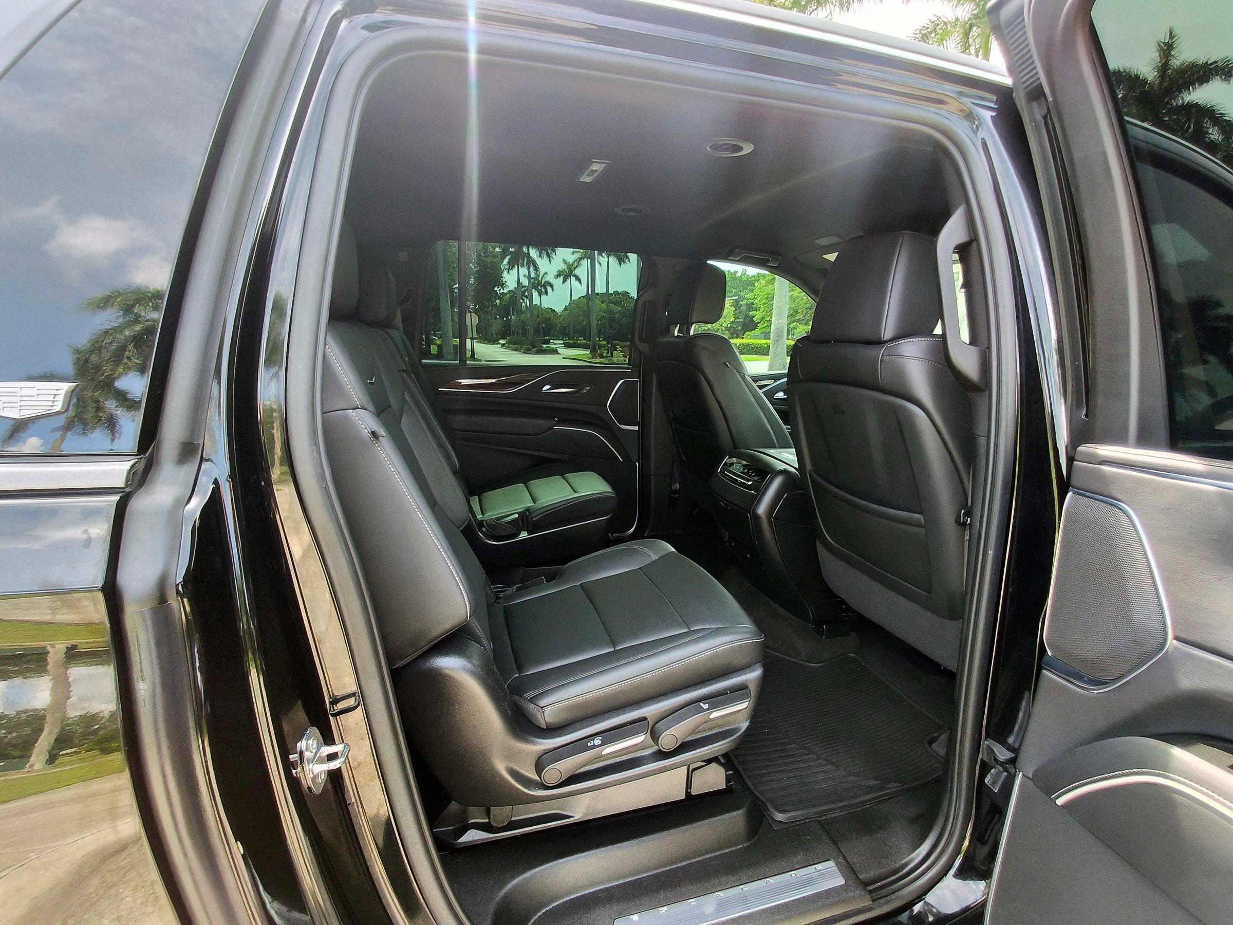Used 2023 Cadillac Escalade ESV Luxury AWD/4WD image 36