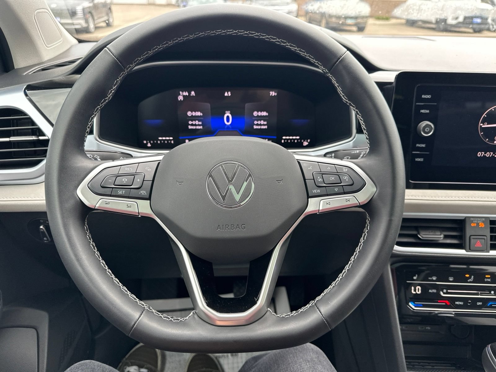 Certified 2025 Volkswagen Taos SE AWD/4WD image 44