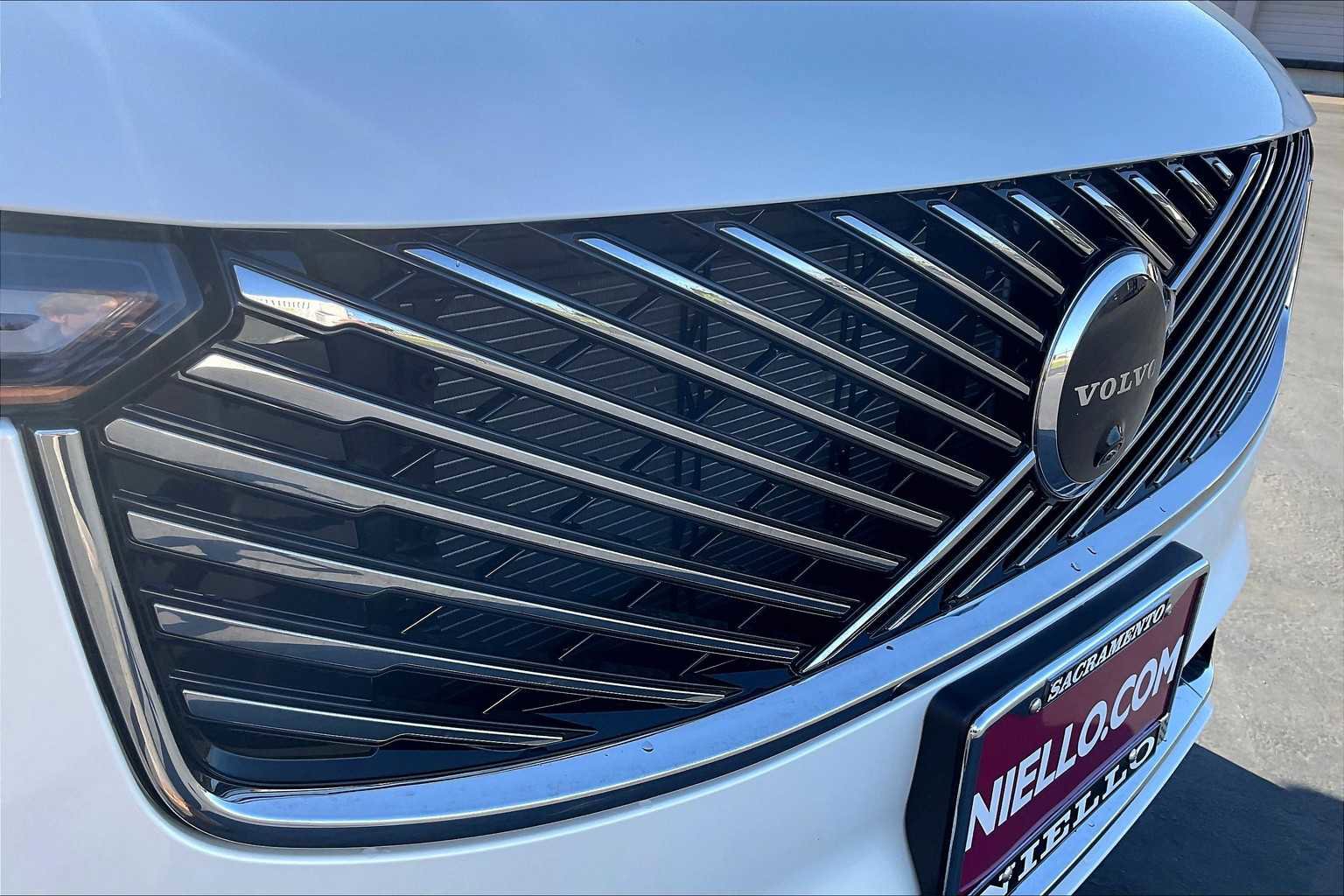 New 2026 Volvo XC90 T8 Plus w/ Protection Package Premier image 34