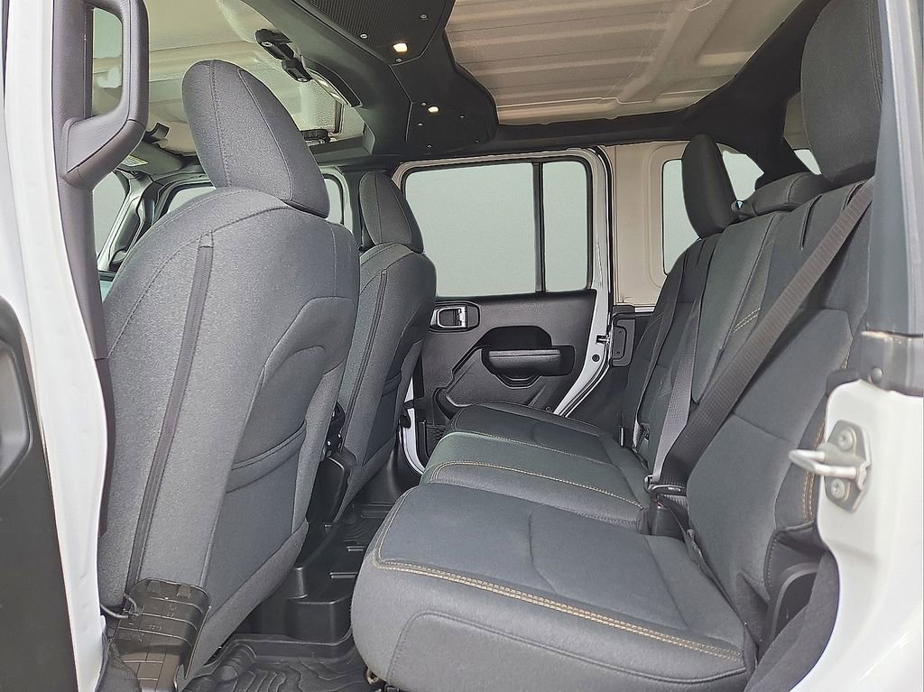 Used 2024 Jeep Wrangler Unlimited image 17