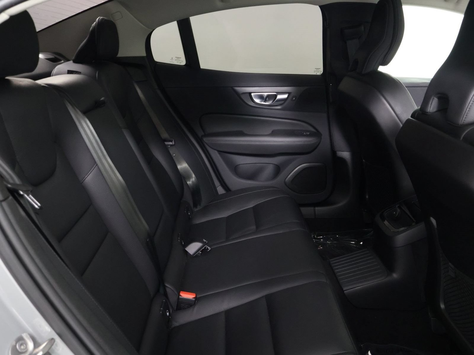 Certified 2024 Volvo S60 T8 Plus AWD/4WD image 30