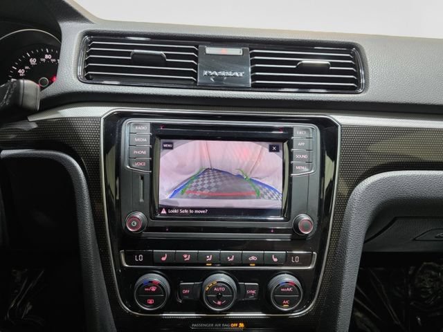 Used 2018 Volkswagen Passat 3.6 FWD image 21