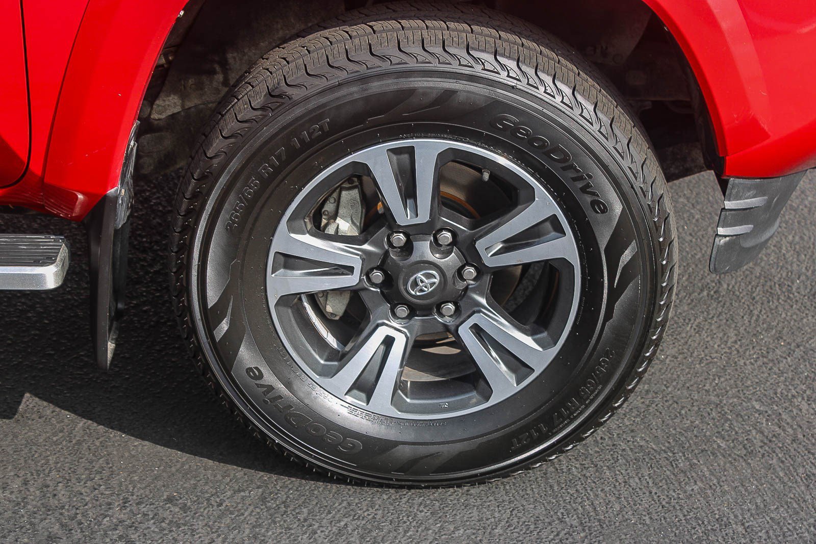 Used 2016 Toyota Tacoma TRD Sport w/ Towing Package image 11