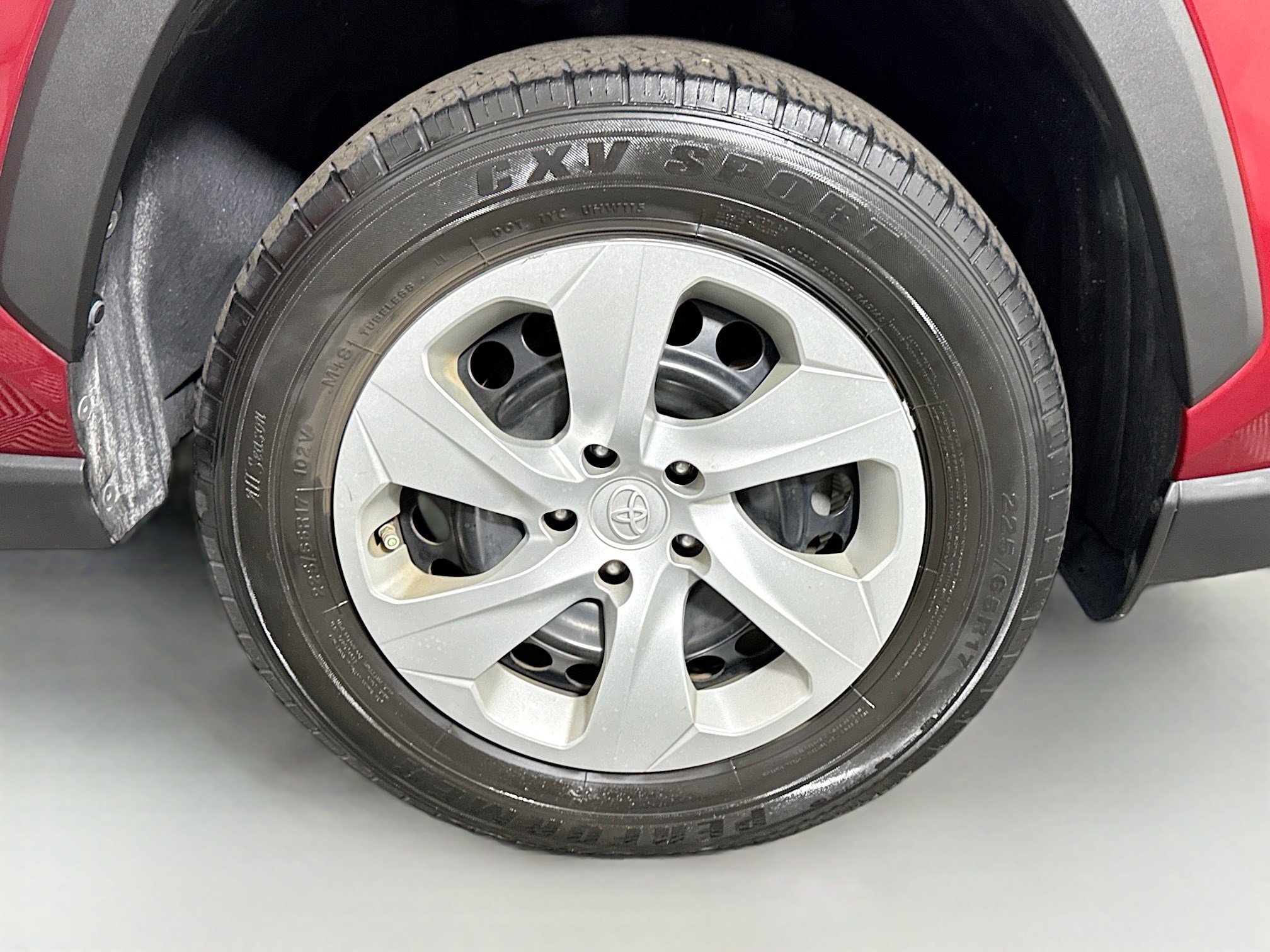 Used 2020 Toyota RAV4 LE image 31