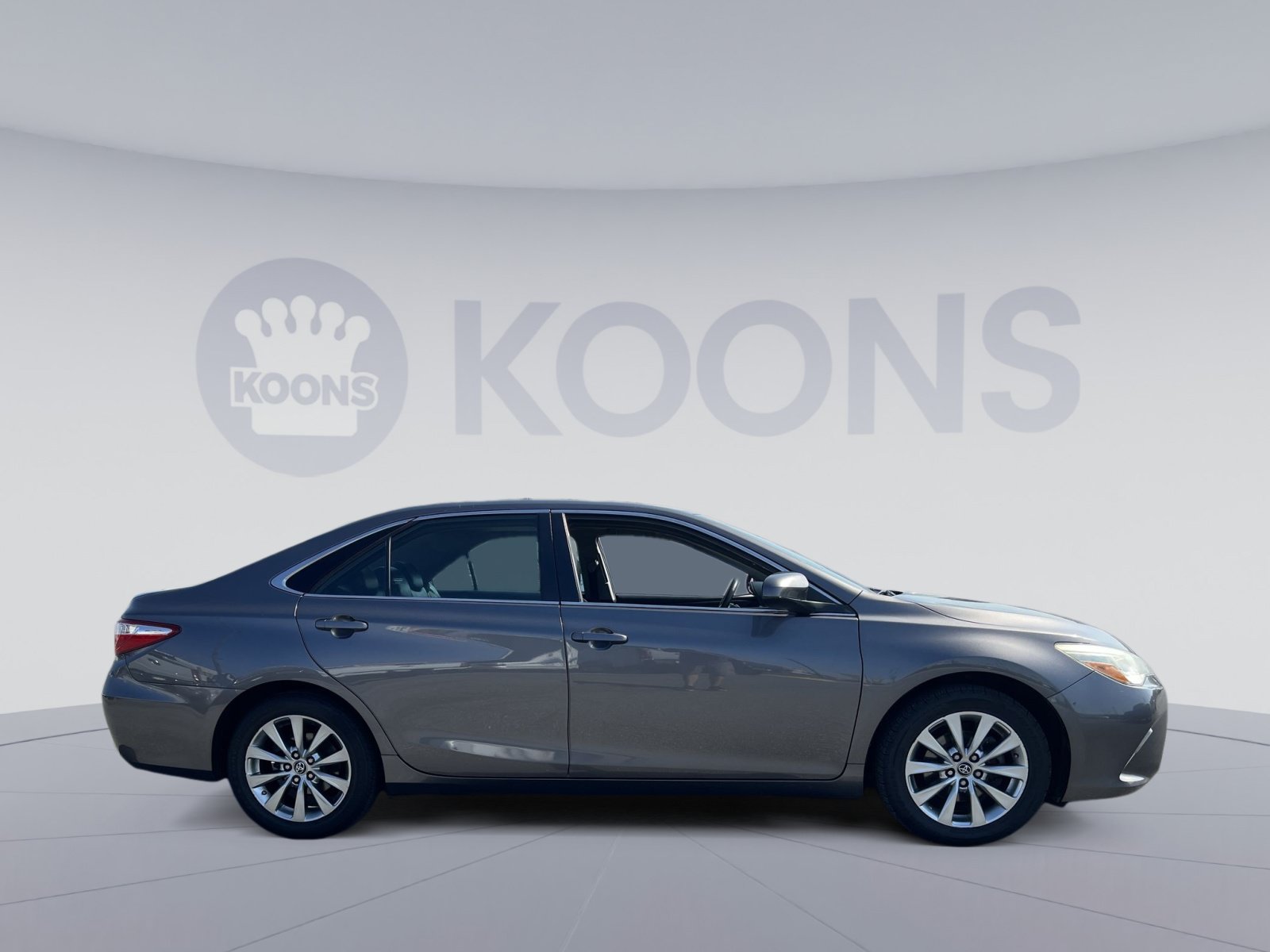 Used 2016 Toyota Camry XLE FWD image 5
