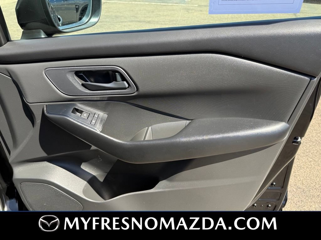 Used 2024 Nissan Rogue S FWD image 18