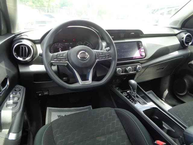 Used 2024 Nissan Kicks SV FWD image 11