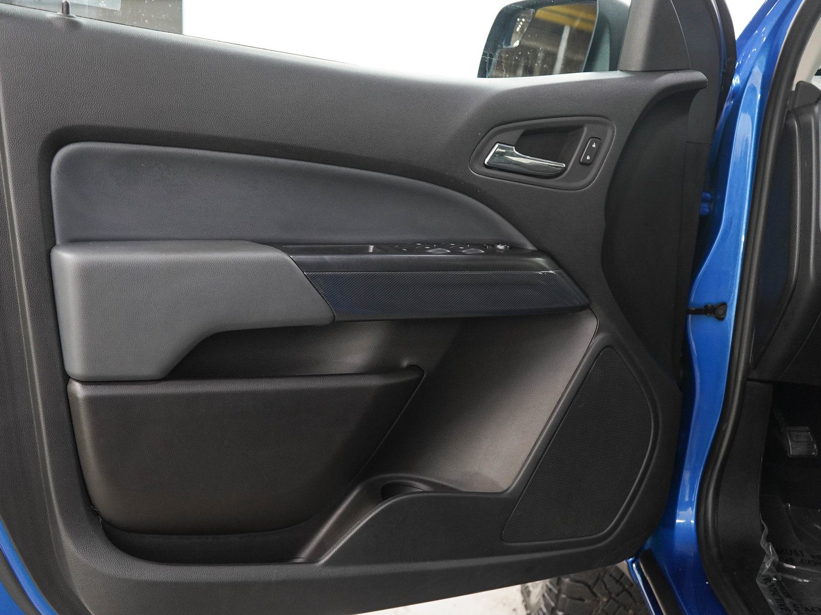 Used 2022 Chevrolet Colorado Z71 AWD/4WD image 17