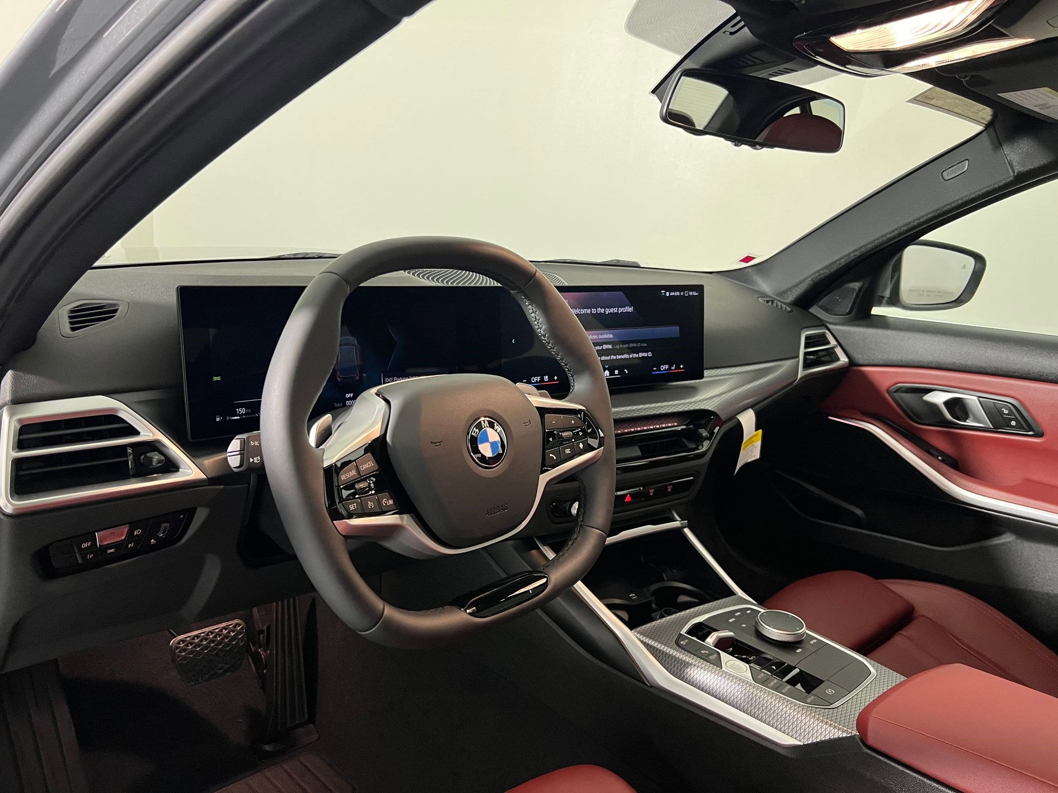 Used 2025 BMW 330i xDrive Sedan w/ Convenience Package AWD/4WD image 4