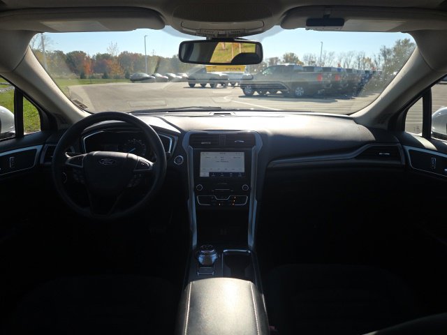Used 2020 Ford Fusion SE FWD image 14