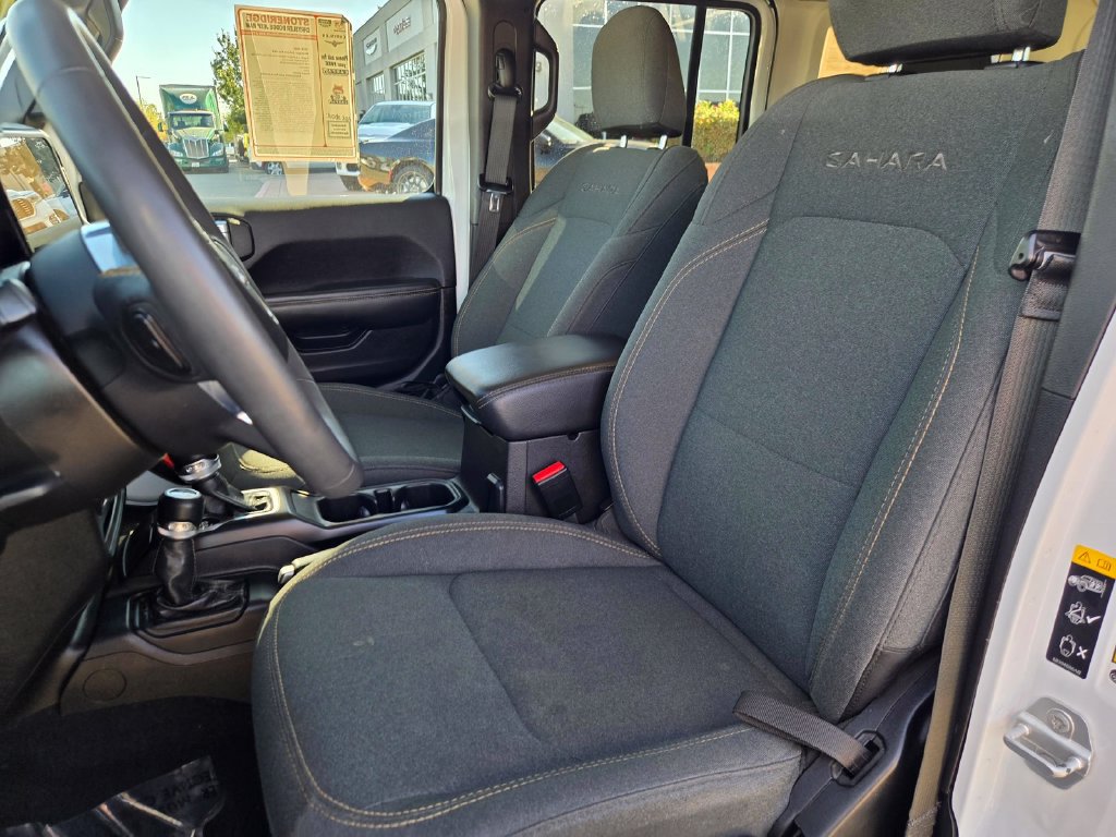 Used 2024 Jeep Wrangler Unlimited Sahara AWD/4WD image 19