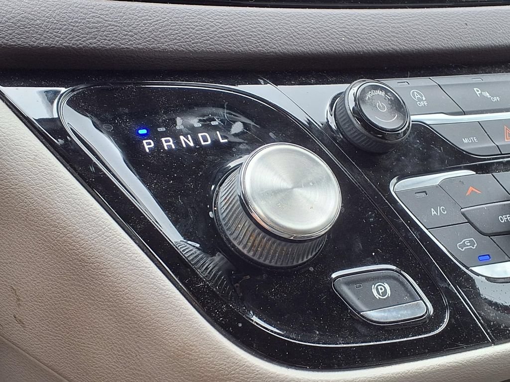 Used 2019 Chrysler Pacifica Touring-L FWD image 17