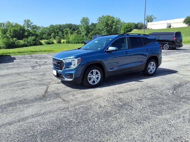 Used 2024 GMC Terrain SLE w/ Driver Convenience Package AWD/4WD image 43