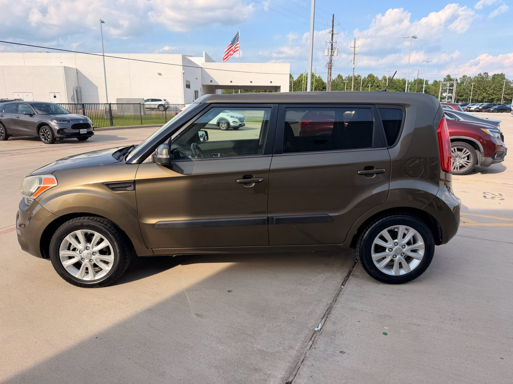 Used 2012 Kia Soul + w/ Audio Pkg FWD image 3
