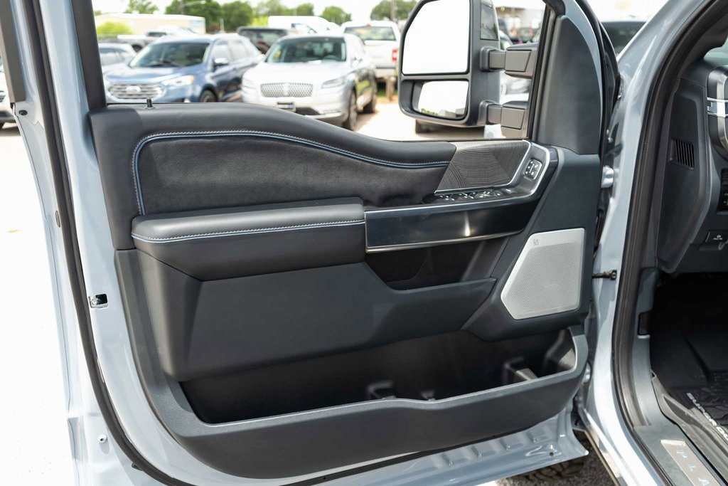 Used 2025 Ford F250 Platinum w/ Tremor Off-Road Package image 13