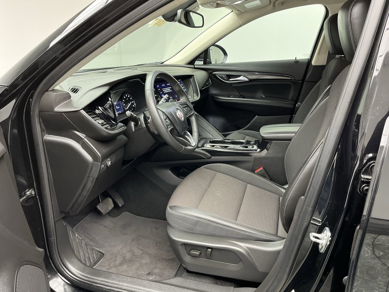 Certified 2023 Buick Envision Preferred AWD/4WD image 3