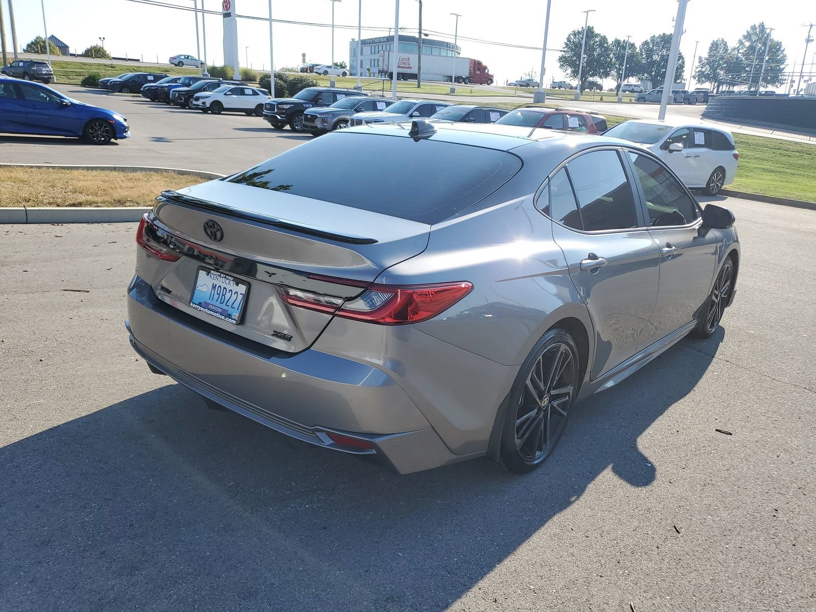 Used 2025 Toyota Camry XSE FWD image 4