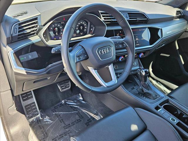 Used 2025 Audi Q3 2.0T Premium w/ Convenience Package AWD/4WD image 10