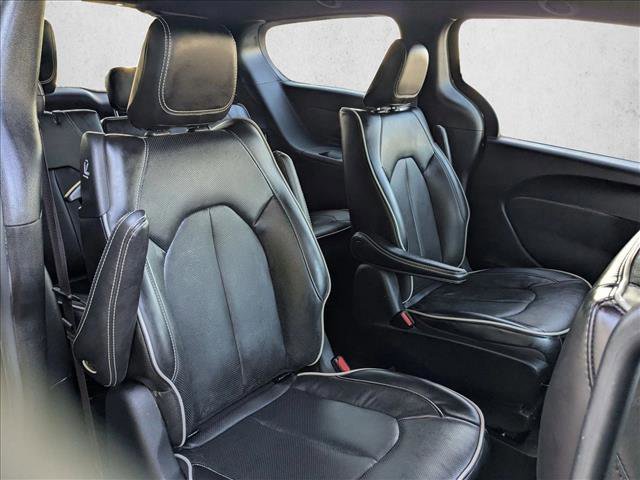 Used 2024 Chrysler Pacifica Premium image 21