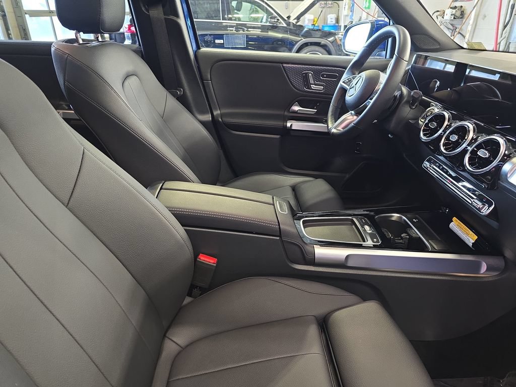 Used 2026 Mercedes-Benz GLB 250 image 11