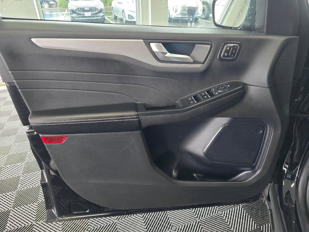 Used 2024 Ford Escape Platinum AWD/4WD image 19