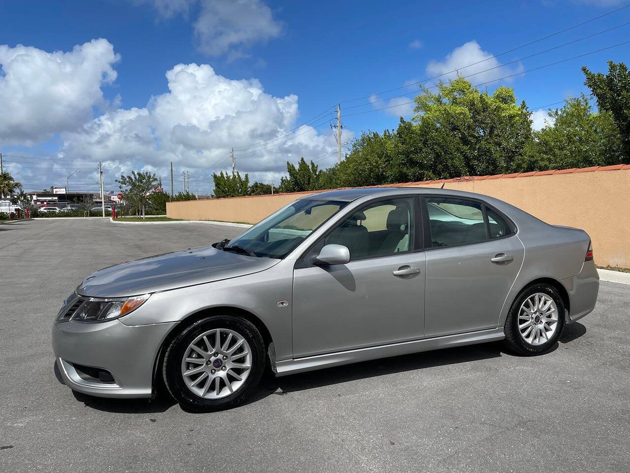 Used 2008 Saab 9-3 2.0T FWD image 2