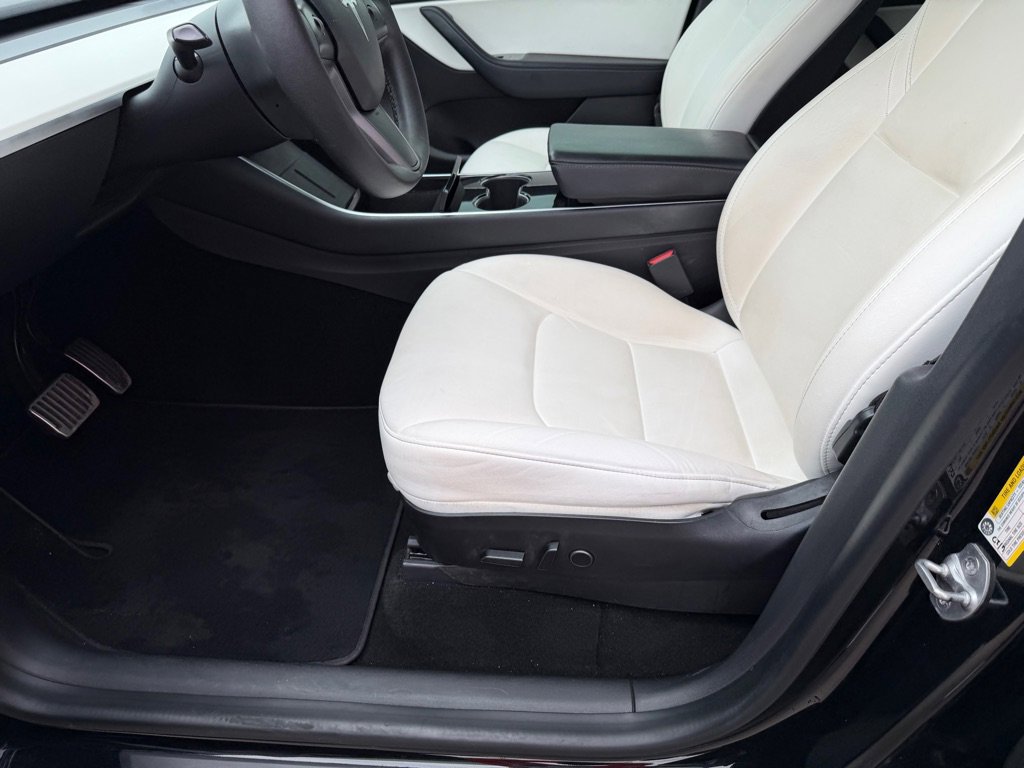 Used 2021 Tesla Model Y Long Range image 32