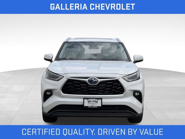 Used 2023 Toyota Highlander XLE AWD/4WD image 3