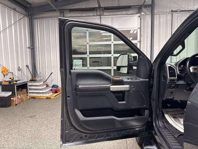 Used 2022 Ford F250 Lariat w/ Chrome Package image 7