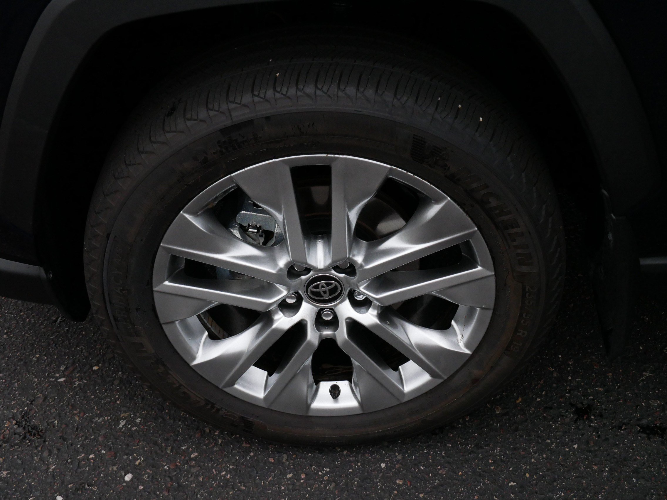 Used 2025 Toyota RAV4 XLE Premium AWD/4WD image 15
