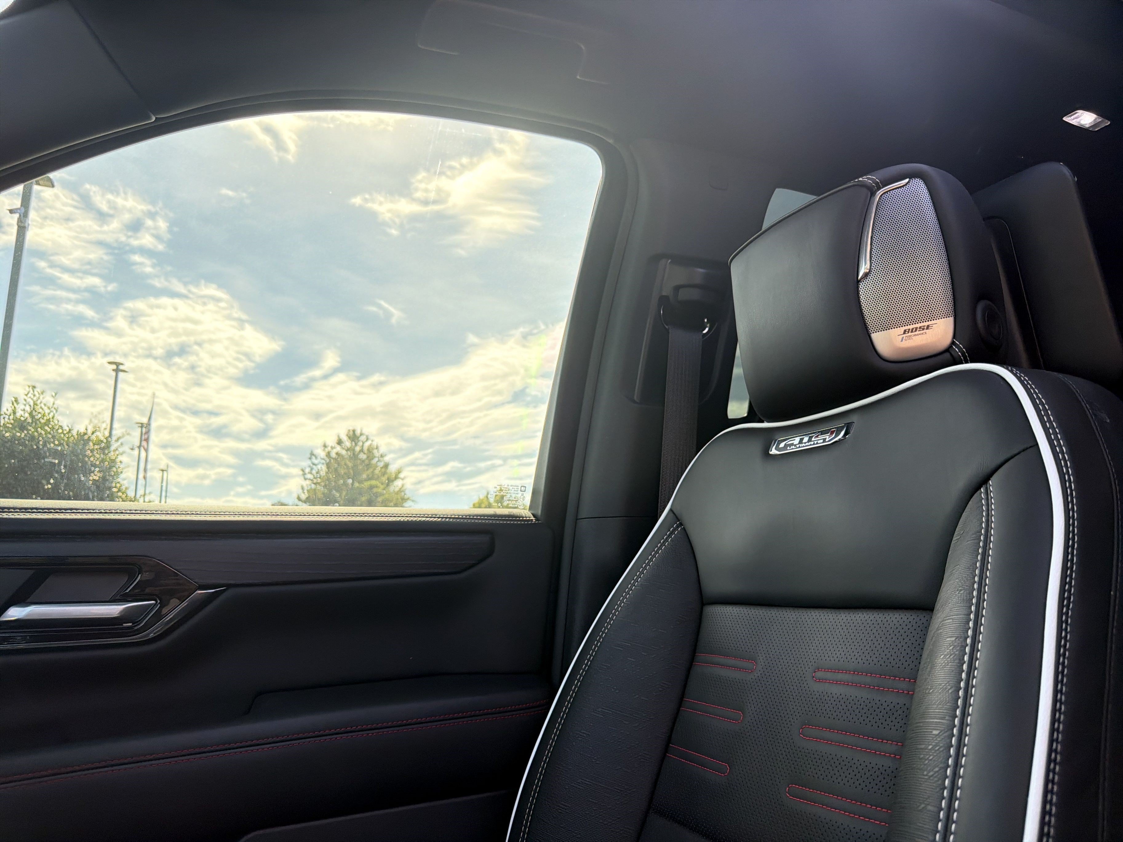 Used 2025 GMC Yukon AT4 Ultimate AWD/4WD image 47