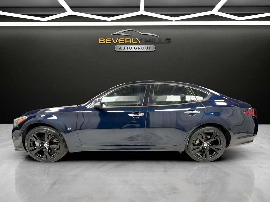 Used 2019 INFINITI Q70 Luxe AWD/4WD image 2