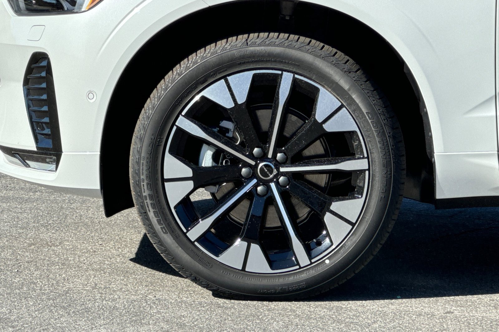 New 2026 Volvo XC60 B5 Plus w/ Protection Package Premier image 22