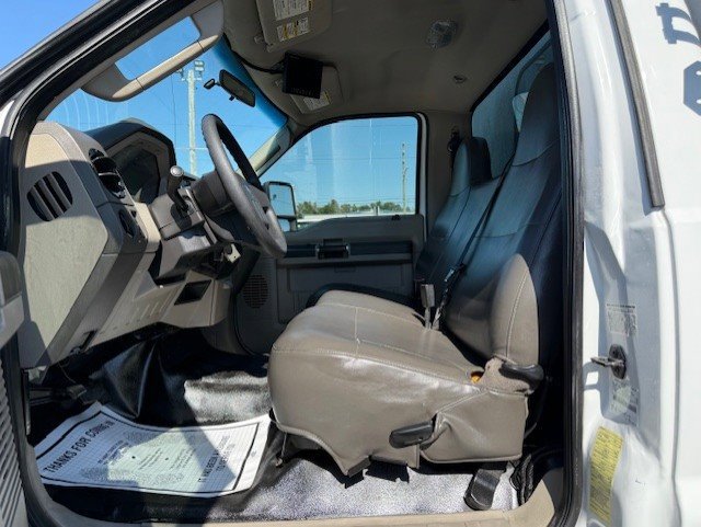 Used 2009 Ford F550 2WD Regular Cab Super Duty image 17
