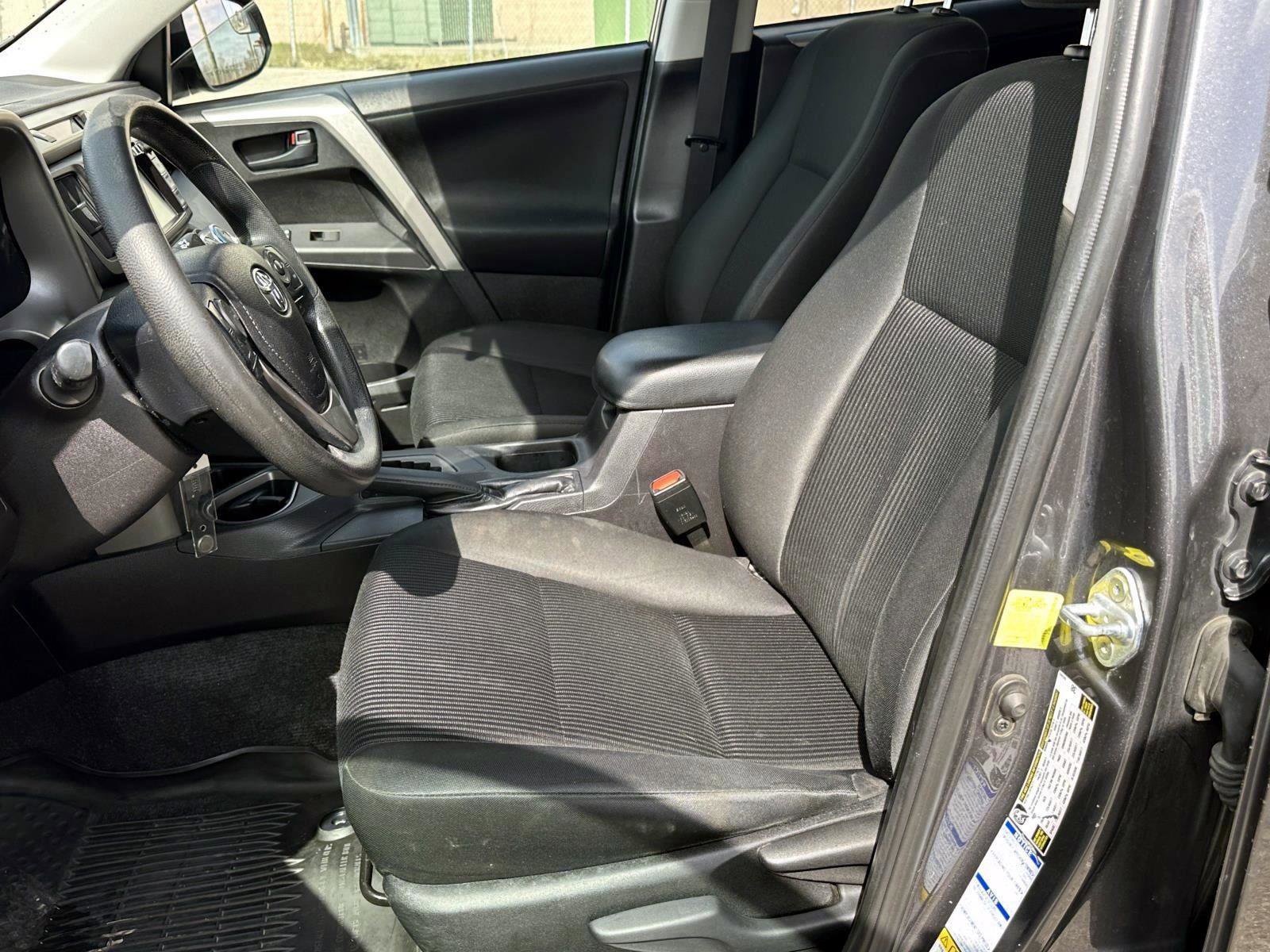 Used 2018 Toyota RAV4 LE image 16