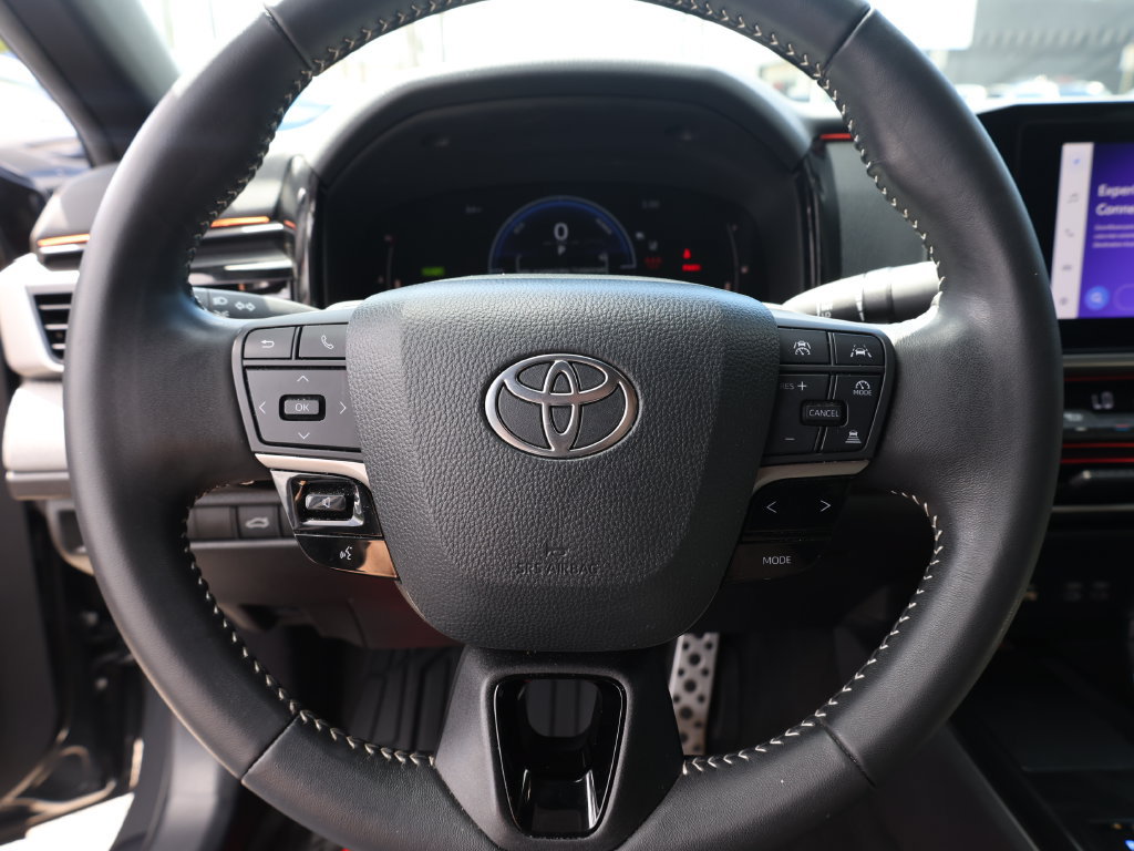 Used 2025 Toyota Camry SE w/ Convenience Package FWD image 31
