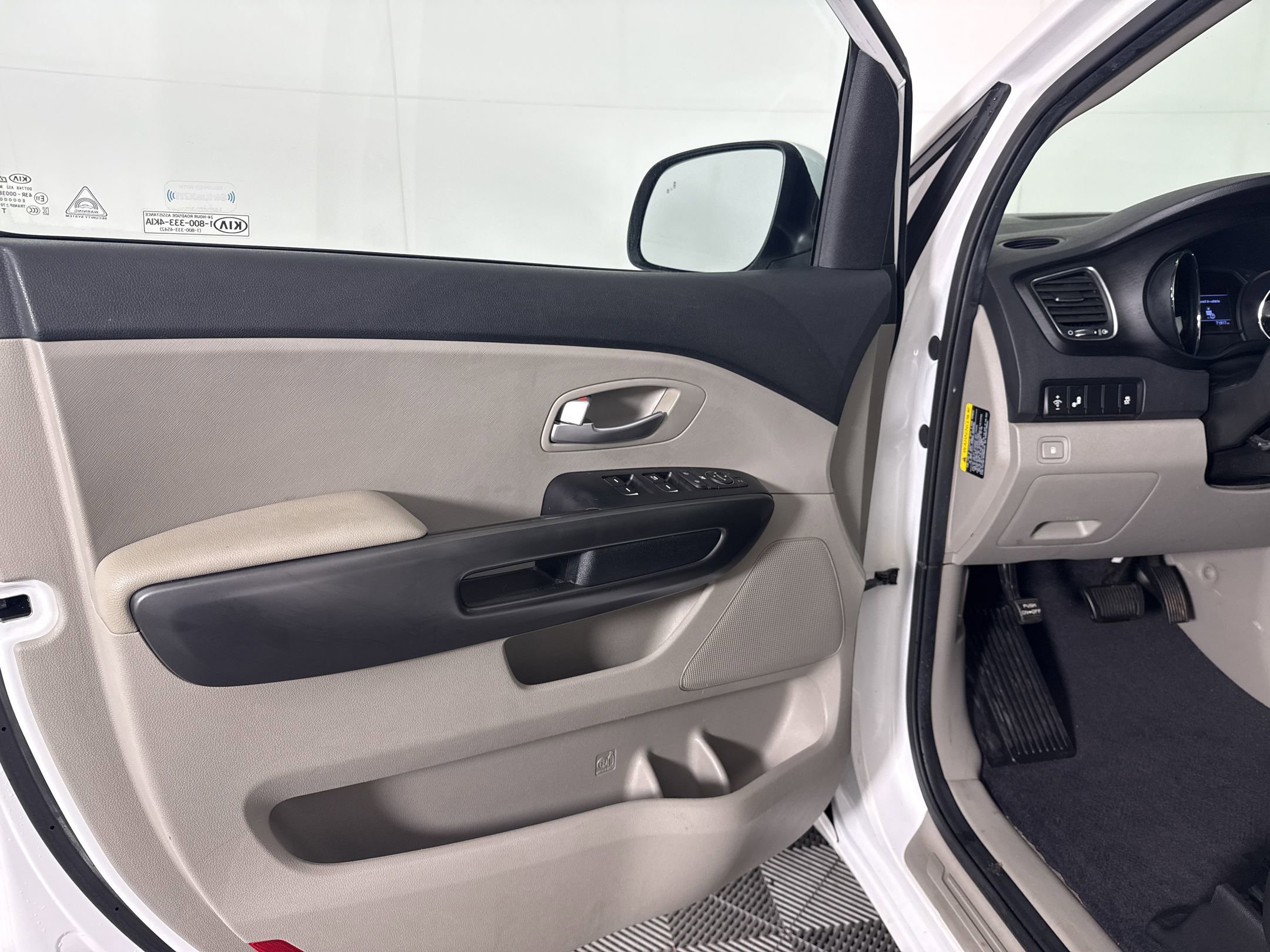 Used 2020 Kia Sedona EX FWD image 20