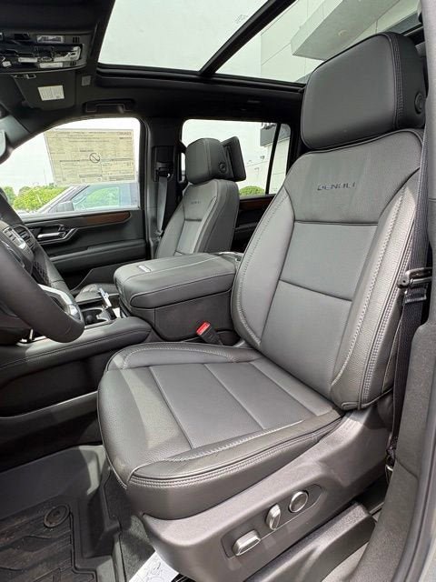 New 2026 GMC Yukon XL Denali w/ Denali Reserve Package AWD/4WD image 13