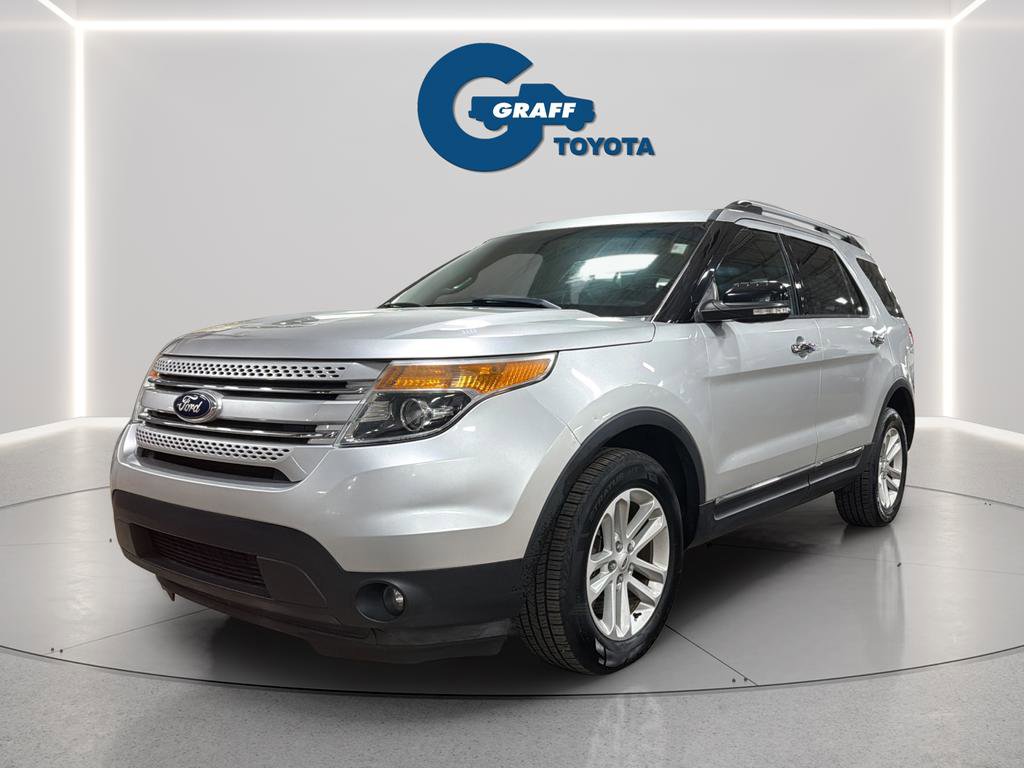 Used 2014 Ford Explorer XLT image 2