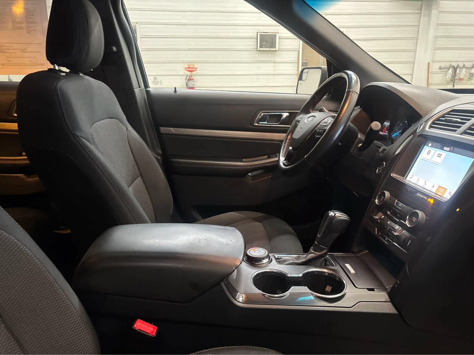 Used 2018 Ford Explorer XLT w/ Equipment Group 201A AWD/4WD image 27