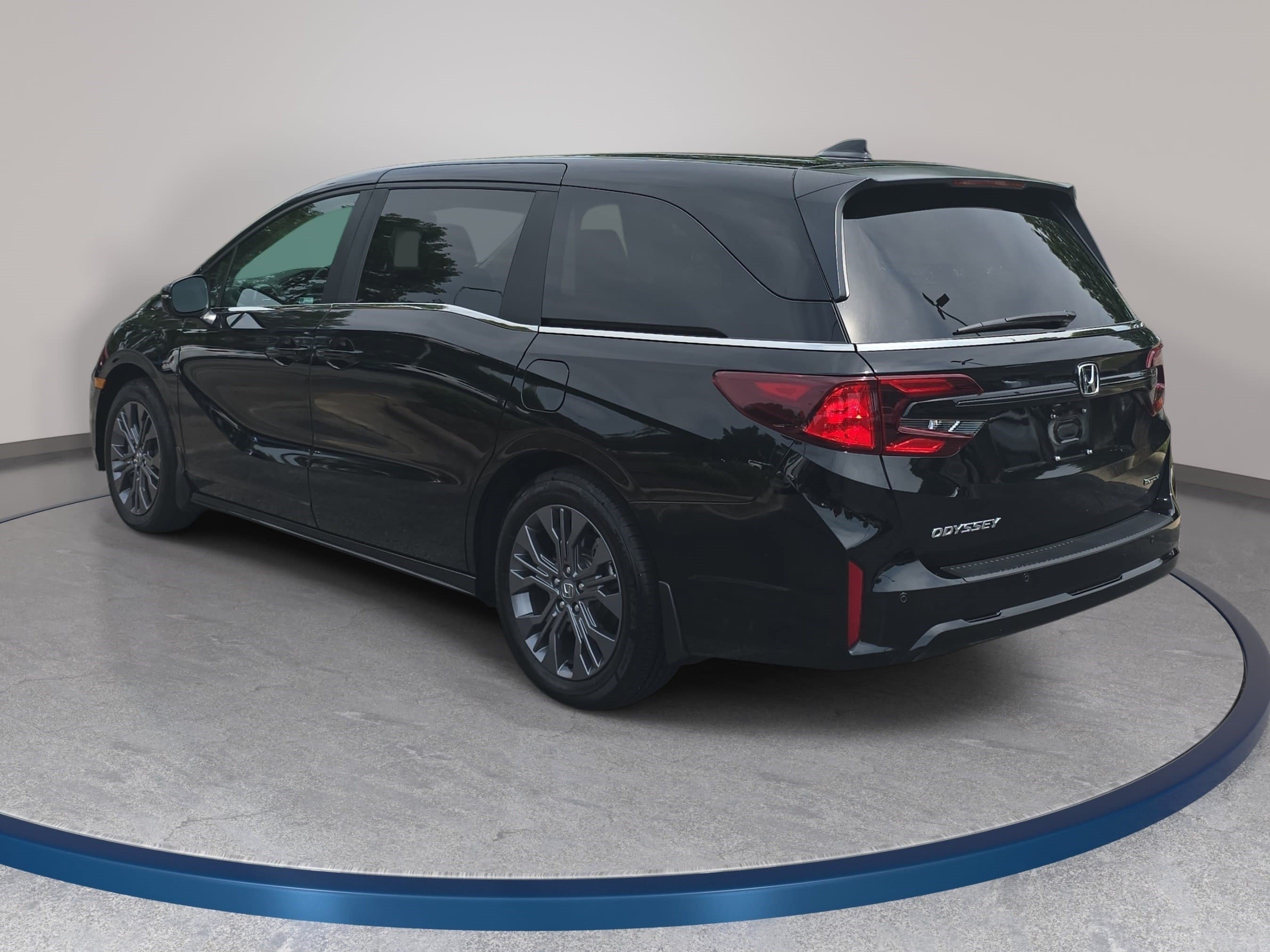Used 2026 Honda Odyssey Touring image 7