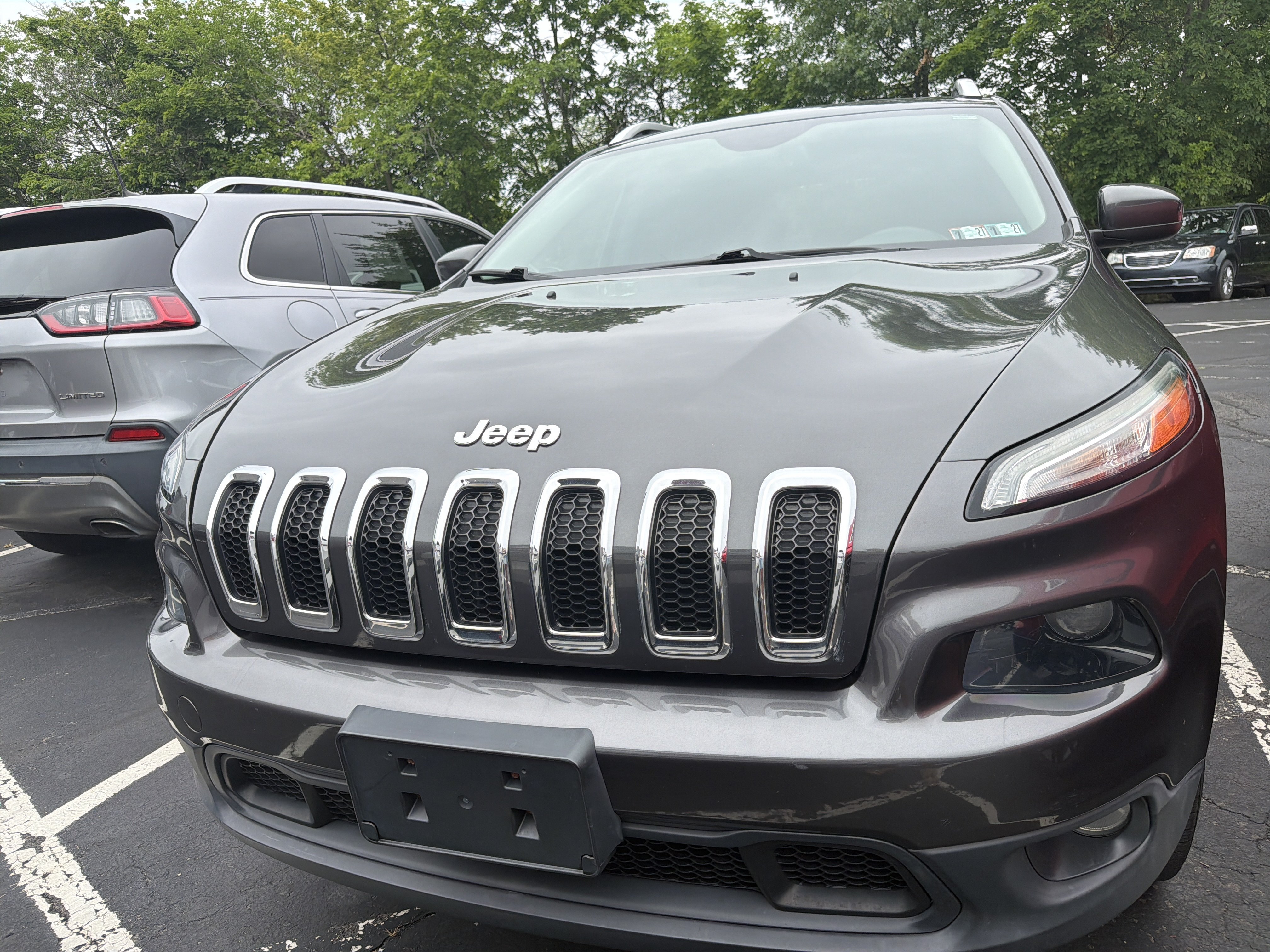 Used 2015 Jeep Cherokee Latitude w/ Comfort/Convenience Group AWD/4WD image 2