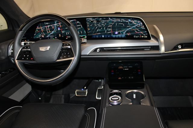 Certified 2026 Cadillac Vistiq Platinum w/ LPO, Floor Liner Package AWD/4WD image 14