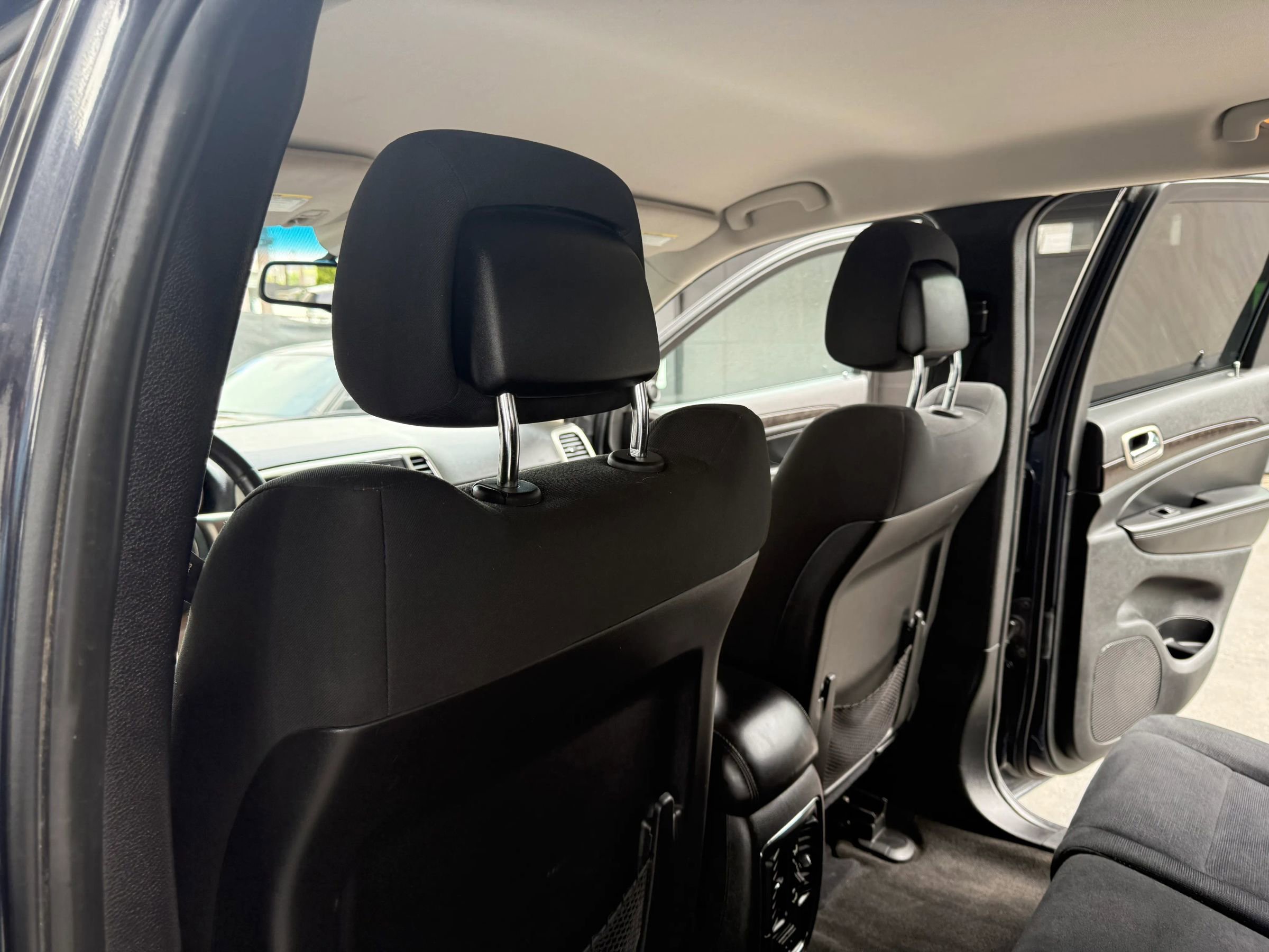 Used 2013 Jeep Grand Cherokee Laredo w/ Laredo E Group image 15