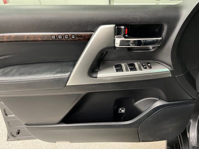 Used 2014 Toyota Land Cruiser image 23