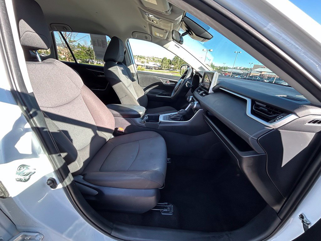 Used 2025 Toyota RAV4 XLE AWD/4WD image 25