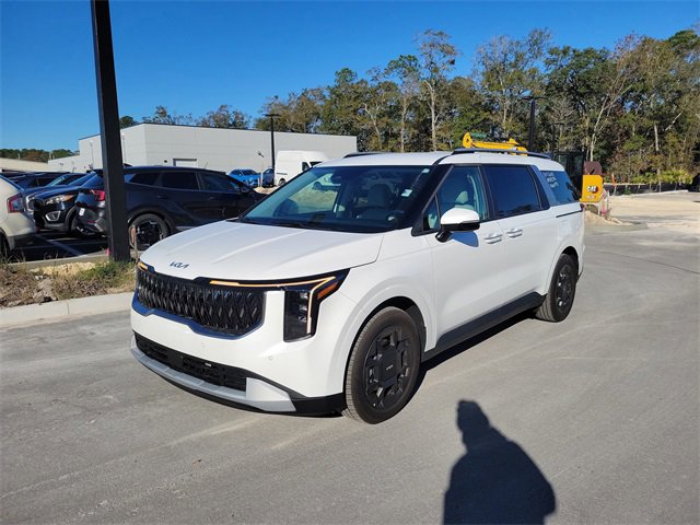 Used 2025 Kia Carnival EX image 4