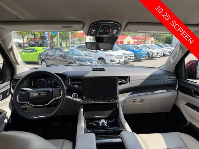 Used 2022 Jeep Wagoneer Series II AWD/4WD image 3