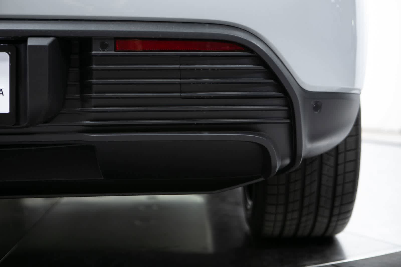 New 2026 Porsche Macan Electric RWD image 20